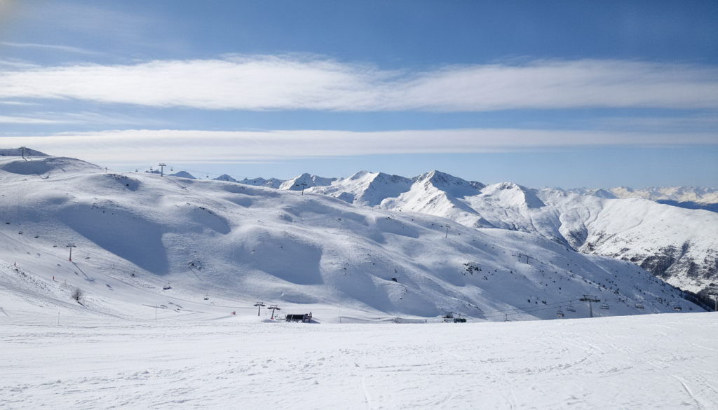 consultez les prévisions météo détaillées pour albertville et bourg-saint-maurice, incluant les conditions d'enneigement et les informations essentielles pour vos activités en station.